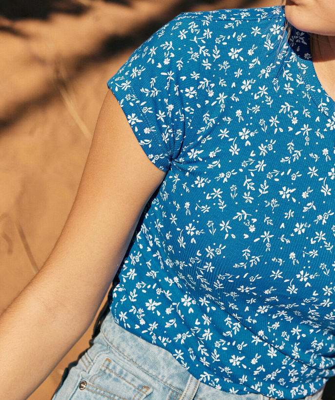 T-shirt - Chemise Categories Tao - t-shirt manches courtes fille en coton bio côtelé bleu électrique et imprimé fleuri