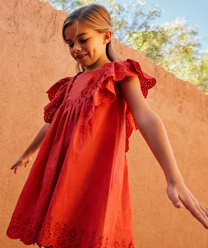 Nowa kolekcja Kategorie TAO - czerwona sukienka dziewczęca z krótkim rękawem, haftem i falbankami