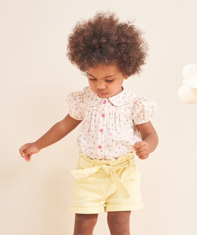 Collection ECODESIGN Categories Tao - short droit bébé fille en fibres recyclées jaune avec ceinture
