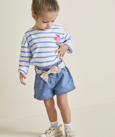 Estilo de los grandes Categorías TAO - pantalón corto para bebé niña en tejido vaquero azul de bajo impacto con cinturilla rosa floreada