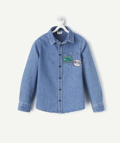 Kind Tao Categorieën - katoenen en blauw denim jongensshirt met zak en patches met track-thema