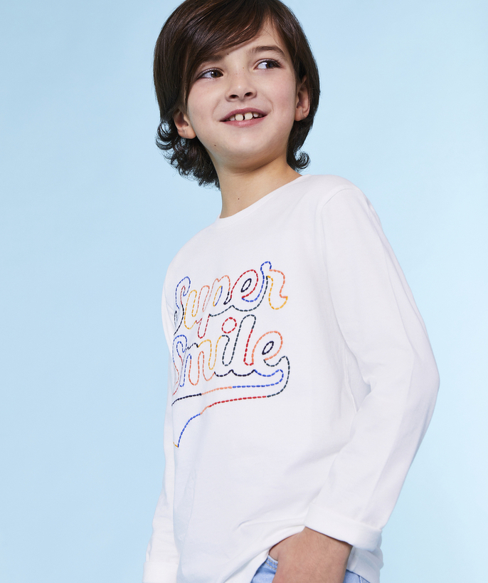 Basics Tao Categories - BOY'S T-SHIRT IN WHITE ORGANIC COTTON WITH COLORFUL EMBROIDERED MESSAGE