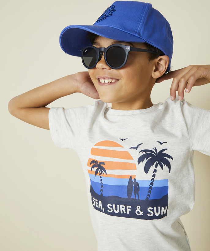 Chłopiec Kategorie TAO - chłopięca koszulka z krótkim rękawem z szarej bawełny organicznej z motywem plaży