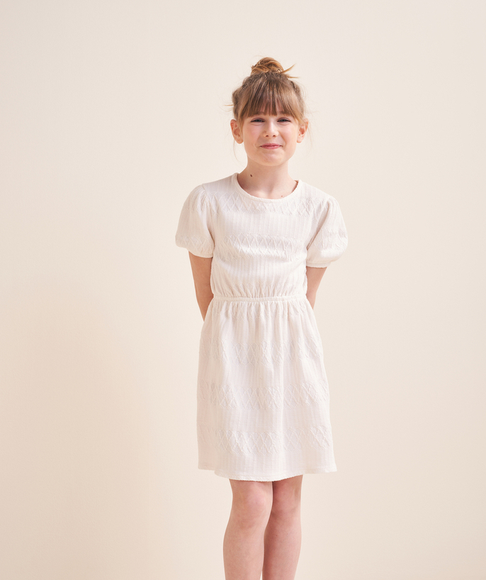 Dziewczynka Kategorie TAO - Dzianinowa sukienka dziewczęca z krótkim rękawem w kolorze ecru z włókien pochodzących z recyklingu