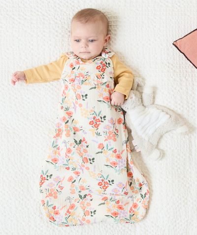 Newborn Tao Categories - BABY SLEEPING BAG IN ECRU ORGANIC COTTON WITH FLORAL PRINT AND RUFFLES