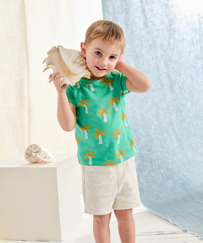 Mały chłopiec Kategorie TAO - Dziecięca koszulka z krótkim rękawem z zielonej bawełny organicznej z nadrukiem palmy
