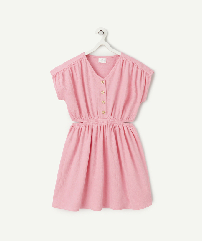Dziewczynka Kategorie TAO - dziewczęca sukienka z różowego tłoczonego materiału z rozcięciami po bokach