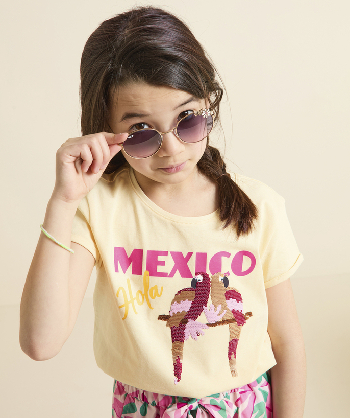 BÁSICOS Categorías TAO - camiseta de niña de algodón orgánico amarillo con loros de lentejuelas de colores reversibles