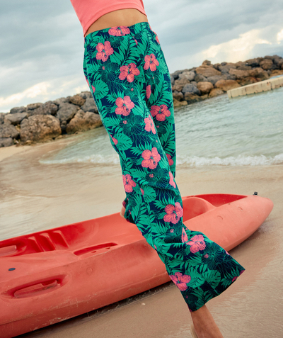 NOWOŚCI Kategorie TAO - Dziewczęce spodnie z szerokimi nogawkami z wiskozy w tropikalny print
