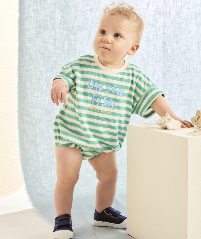 Mały chłopiec Kategorie TAO - Body t-shirt z krótkim rękawem dla chłopca z bawełny organicznej w jasnoniebieskie i białe paski z motywem ryby