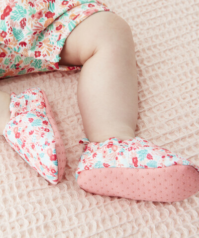 Booties - hat - mittens Nouvelle Arbo   C - PINK FLOWER-PATTERNED SLIPPERS