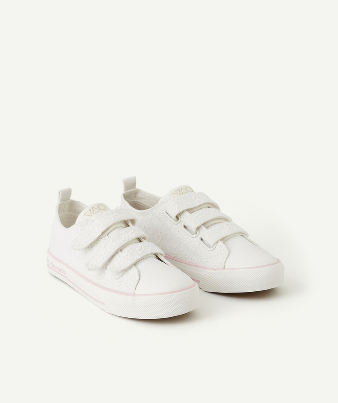 Shoes, booties Tao Categories - GIRLS' WHITE TRAINERS WITH EMBROIDERED FLOWERS, PINK DETAILS AND HOOK AND LOOP FASTENINGS