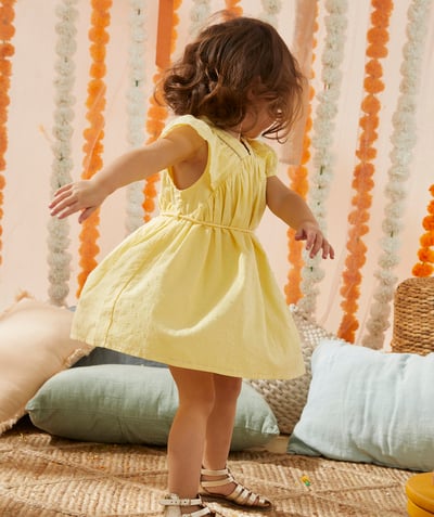 Dress Nouvelle Arbo   C - BABY GIRLS' FLOWING YELLOW DRESS WITH A DOTTED SWISS EFFECT