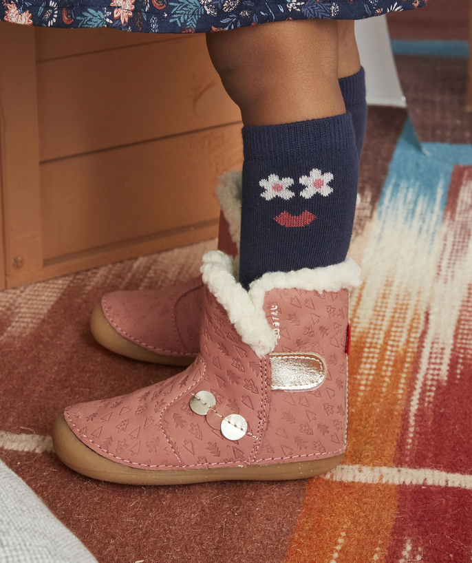 Private sales Tao Categories - BABIES' PINK BOOTIES WITH PINE TREES AND SHERPA