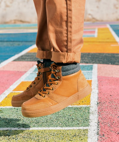 Back to school collection Nouvelle Arbo   C - BOYS' TAN HIGH-TOP TRAINERS WITH ELASTICATED LACES