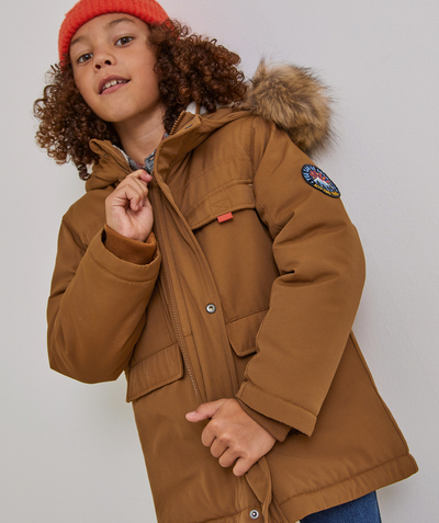 New collection Nouvelle Arbo   C - BOYS' BROWN PARKA WITH RECYCLED PADDING AND A MOUNTAIN PATCH