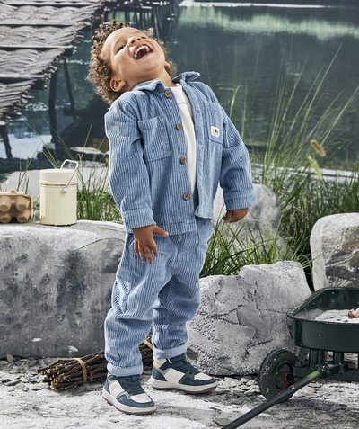New collection Nouvelle Arbo   C - BABY BOYS' BLUE CORDUROY SHIRT WITH POCKETS AND PATCH