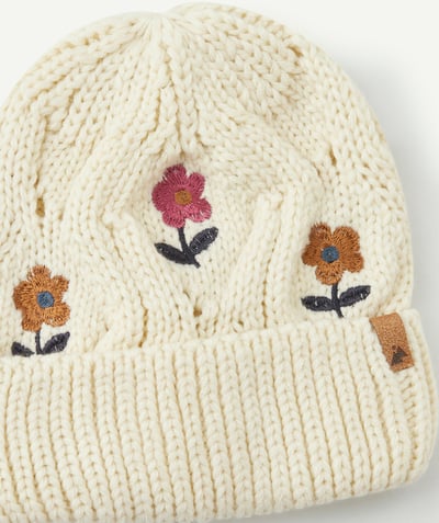 Knitwear accessories Tao Categories - GIRLS' CREAM HAT KNITTED IN RECYCLED FIBRES WITH FLOWER EMBROIDERY
