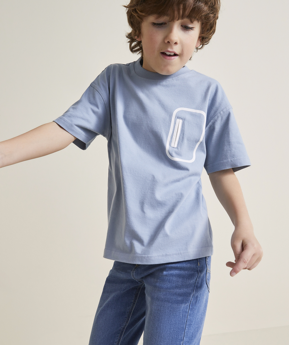 T-shirt garçon en coton biologique bleu ciel avec détail poche - 4 A