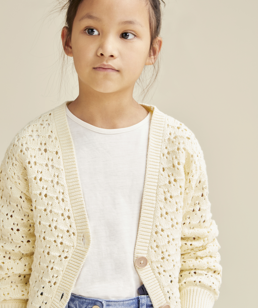 Cardigan fille en tricot ajouré et coton écru - 5 A