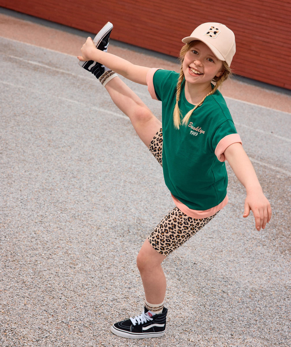 T-shirt manches courtes fille en coton bio vert thème campus - 5 A