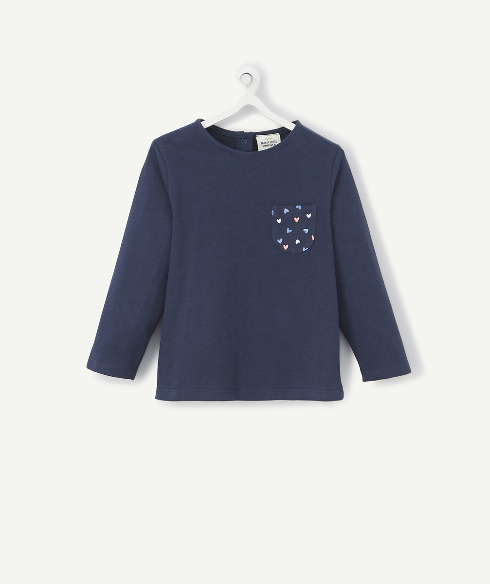 Le t-shirt bleu marine avec motifs coeurs sur la poche - 36 M