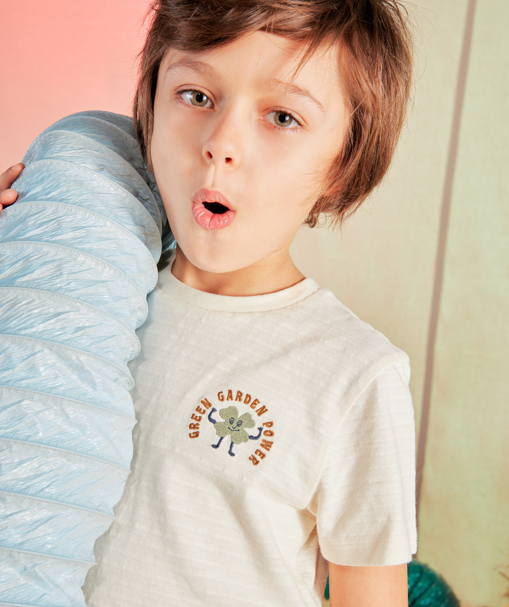 T-shirt garçon écru en coton avec broderie sur le cœur - 10 A