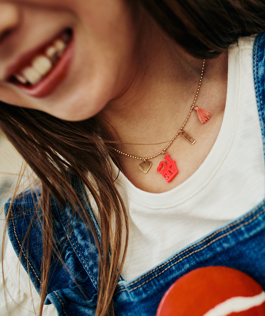 Collier couleur dorée avec pendentifs coeur et pompon rose fille - TU