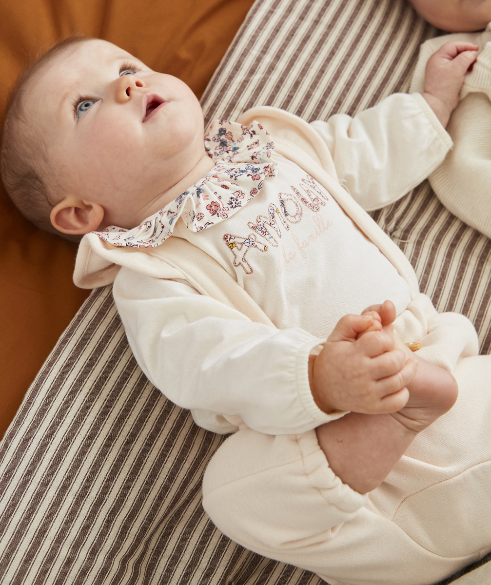 T-shirt écru bébé en coton bio à collerette imprimée fleurie et message - 6 M