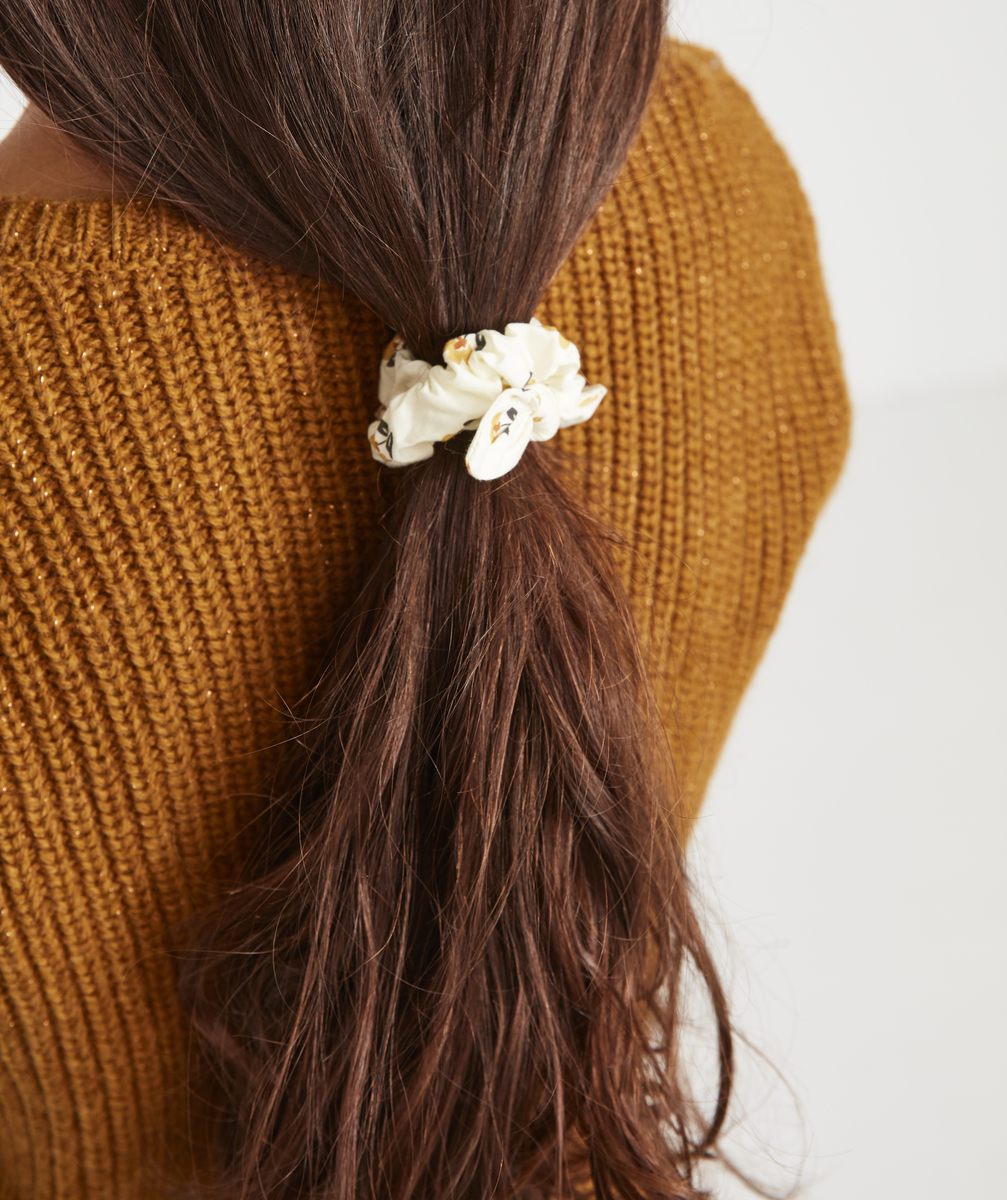 Lot de 2 chouchous blancs à bouclettes et fleuri bébé fille - TU