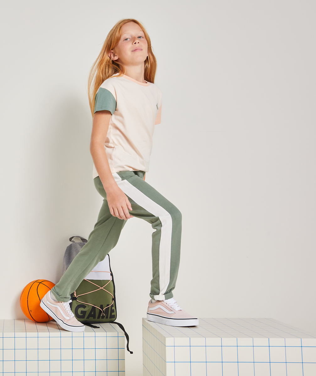 Jogging fille en fibres recyclées kaki avec bandes blanches - 10 A